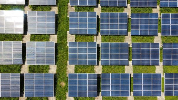 Comment les nouvelles politiques énergétiques impactent-elles l'économie mondiale ?