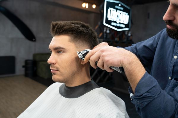 Guide des coupes banane masculine : quel style choisir ?